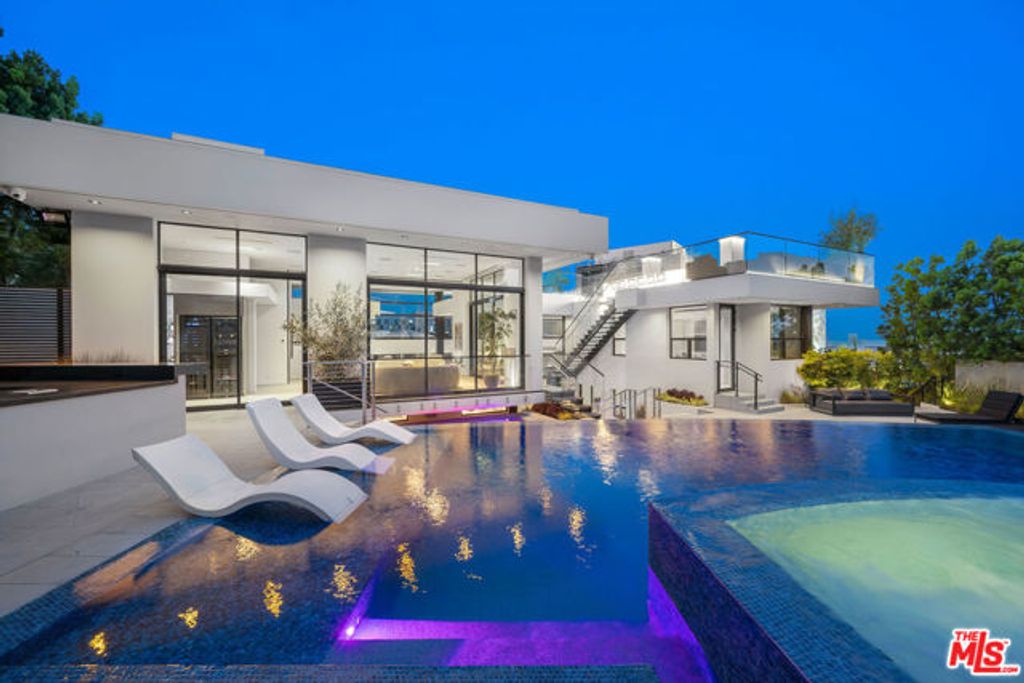 1317 Londonderry Place, Los Angeles, CA 90069