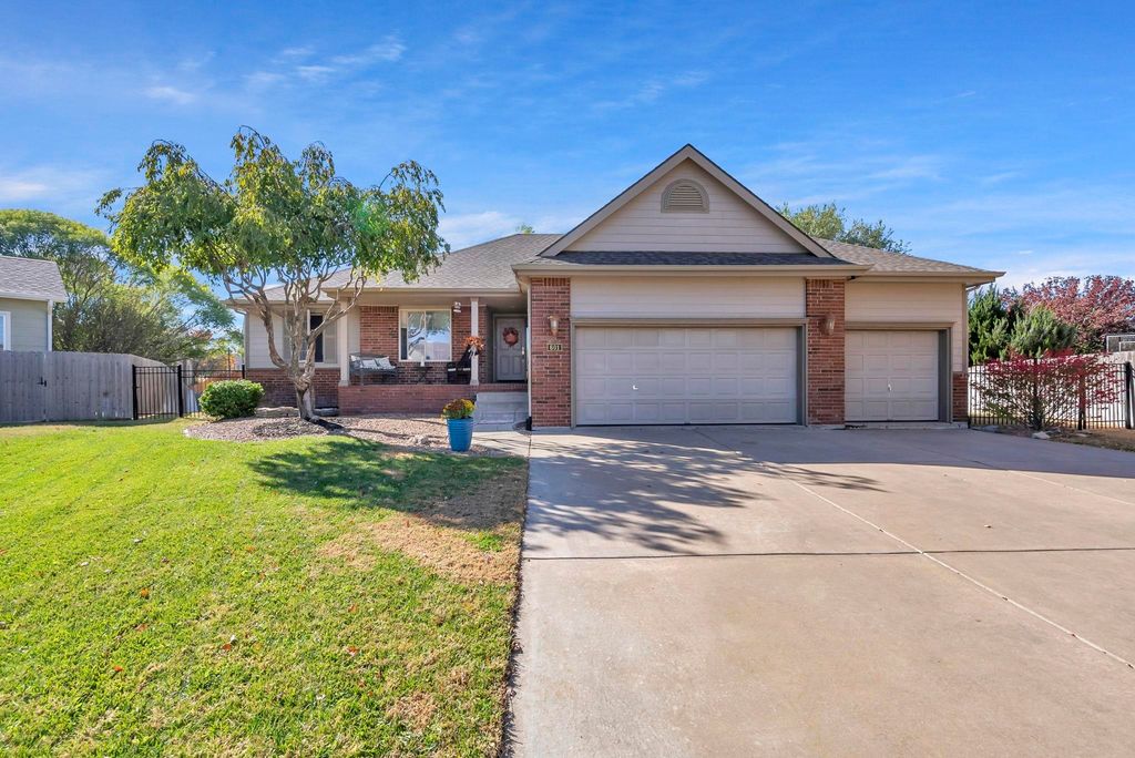 601 N Brentwood Place, Andover, KS 67002