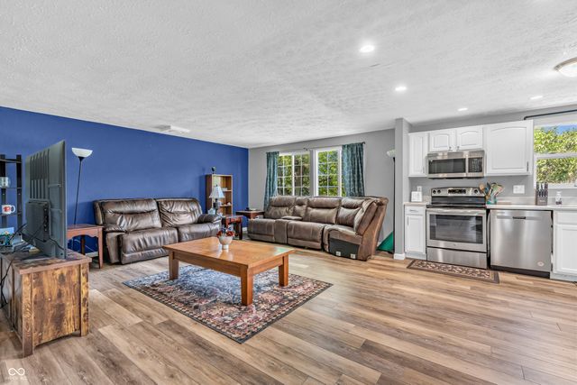 114 Pilgrim Court, Greenwood, IN 46142
