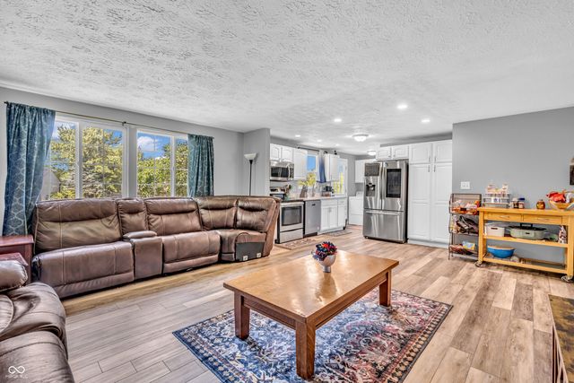 114 Pilgrim Court, Greenwood, IN 46142