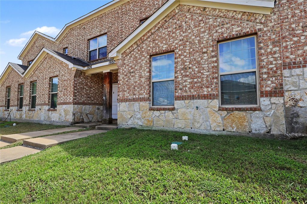 1922 Timber Oaks Drive, Garland, TX 75040