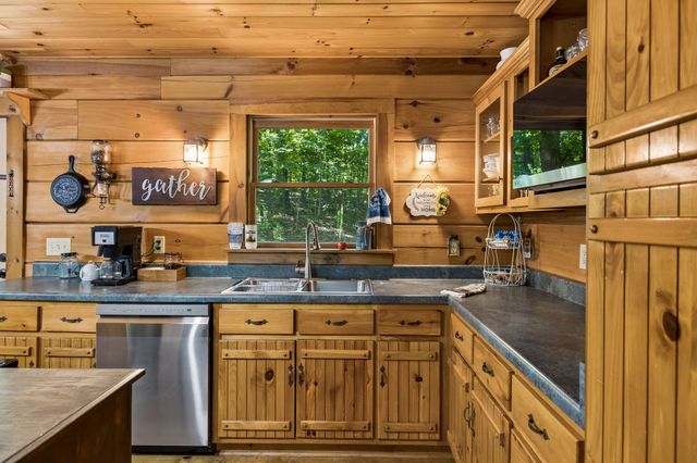 5833 Dewey Carr Rd, Bethpage, TN 37022