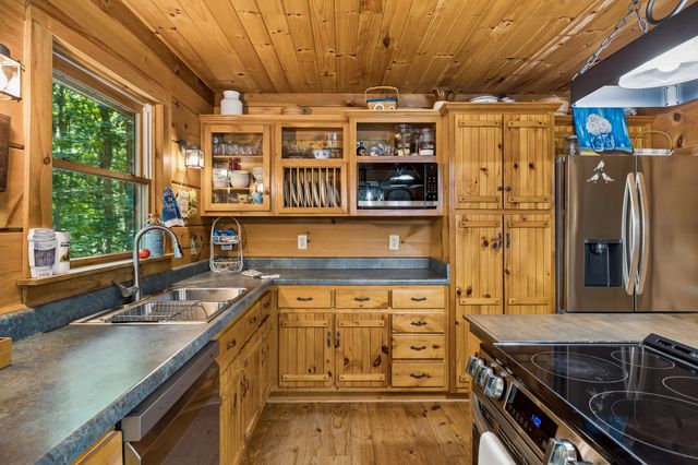 5833 Dewey Carr Rd, Bethpage, TN 37022