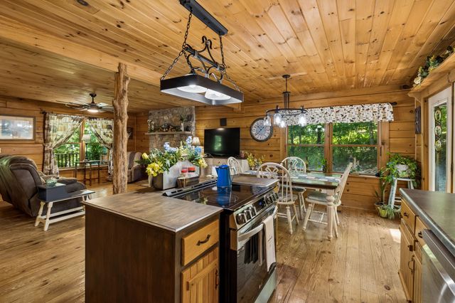 5833 Dewey Carr Rd, Bethpage, TN 37022