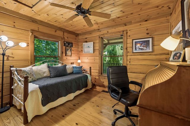 5833 Dewey Carr Rd, Bethpage, TN 37022