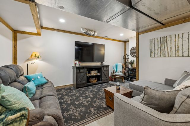5833 Dewey Carr Rd, Bethpage, TN 37022