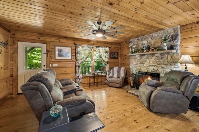 5833 Dewey Carr Rd, Bethpage, TN 37022