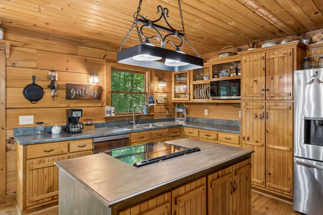 5833 Dewey Carr Rd, Bethpage, TN 37022