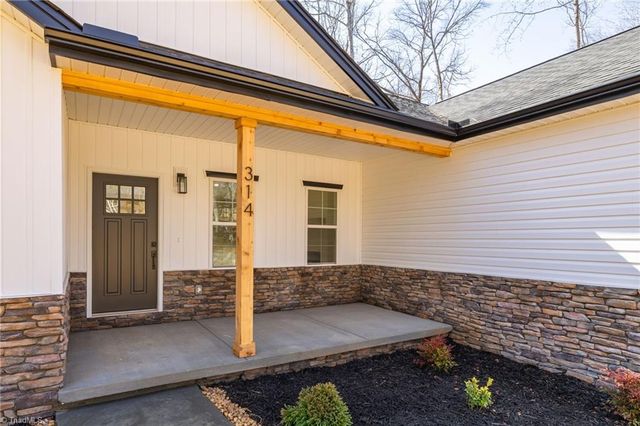 314 Lily Drive, Kernersville, NC 27284