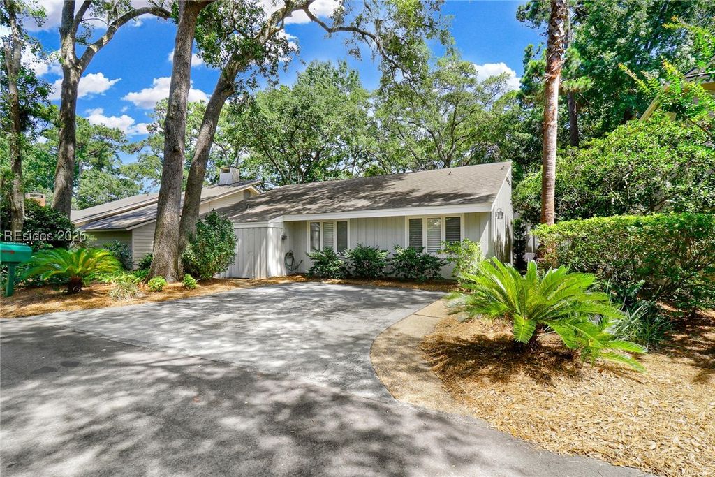 14 Water Oak Dr, Hilton Head Island, SC 29928