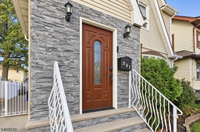 841 Bailey Ave, Elizabeth City, NJ 07208