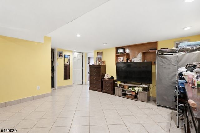 841 Bailey Ave, Elizabeth City, NJ 07208