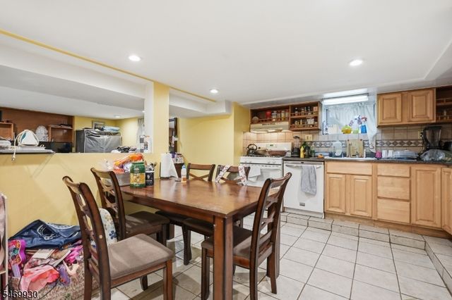 841 Bailey Ave, Elizabeth City, NJ 07208