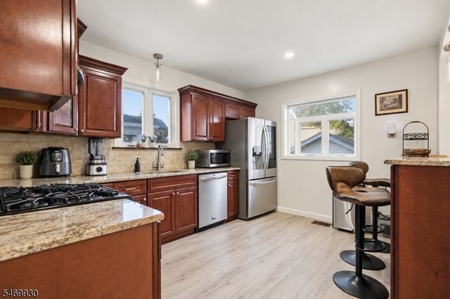 841 Bailey Ave, Elizabeth City, NJ 07208