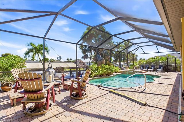 1440 Vendome CT, Cape Coral, FL 33904