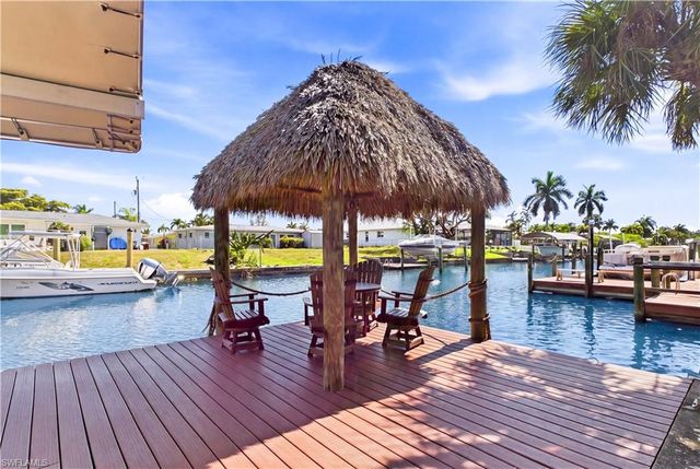 1440 Vendome CT, Cape Coral, FL 33904