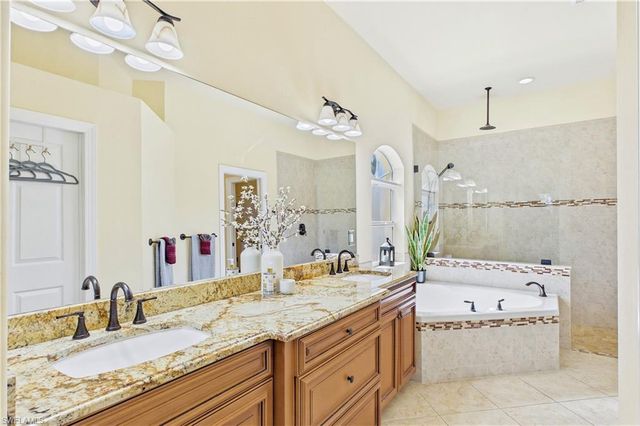 1440 Vendome CT, Cape Coral, FL 33904