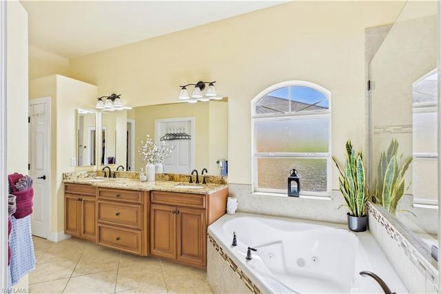 1440 Vendome CT, Cape Coral, FL 33904