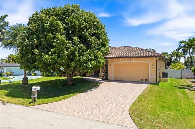 1440 Vendome CT, Cape Coral, FL 33904