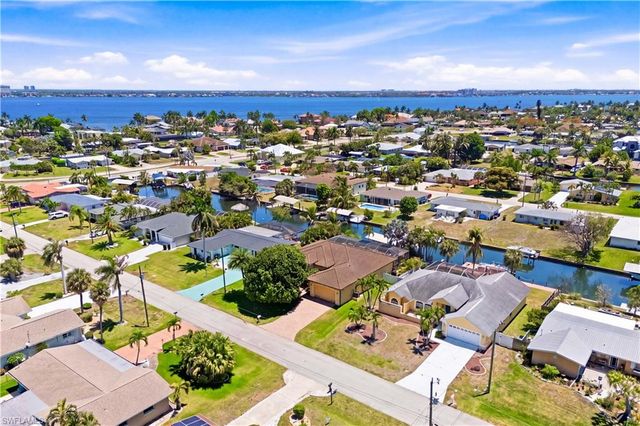 1440 Vendome CT, Cape Coral, FL 33904
