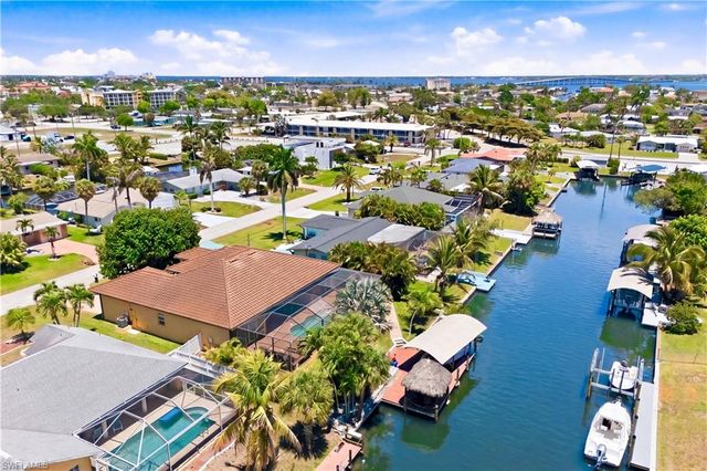 1440 Vendome CT, Cape Coral, FL 33904