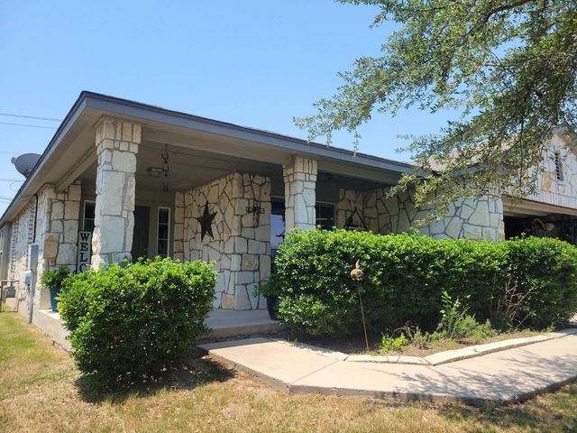 305 Verano DR, Kyle, TX 78640