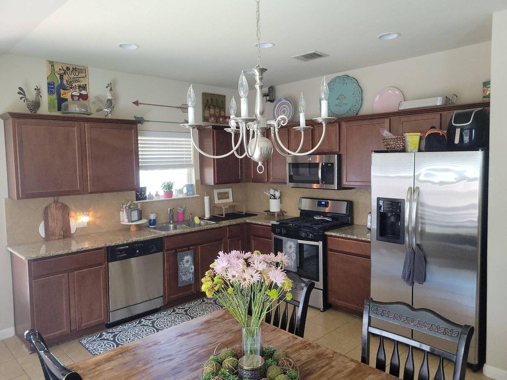 305 Verano DR, Kyle, TX 78640