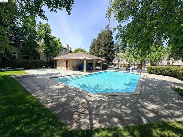 3474 Smoketree Commons Dr D, Pleasanton, CA 94566
