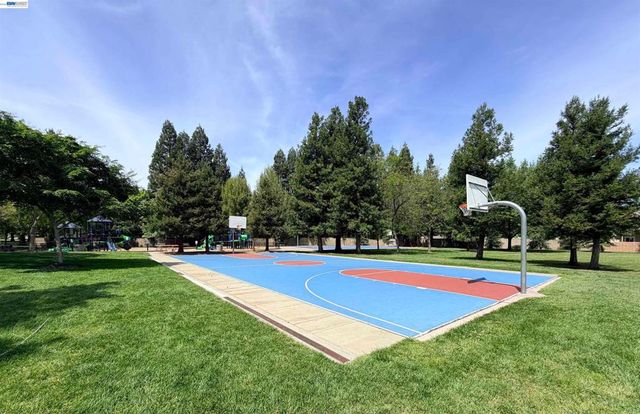 3474 Smoketree Commons Dr D, Pleasanton, CA 94566