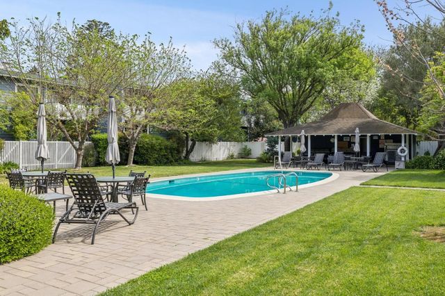 617 E Fox Court, Redwood City, CA 94061