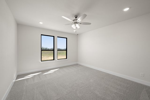 2320 Oak Knoll Drive, Palmer, TX 75152