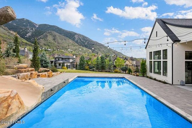 11 Cross Hill Lane, Sandy, UT 84092