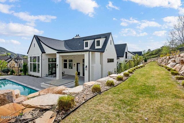 11 Cross Hill Lane, Sandy, UT 84092