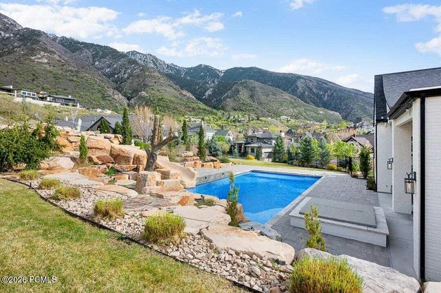 11 Cross Hill Lane, Sandy, UT 84092