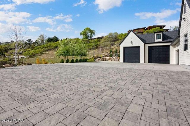 11 Cross Hill Lane, Sandy, UT 84092