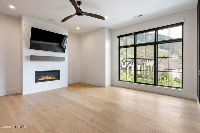 11 Cross Hill Lane, Sandy, UT 84092