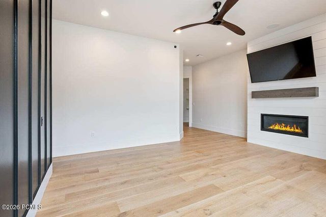11 Cross Hill Lane, Sandy, UT 84092