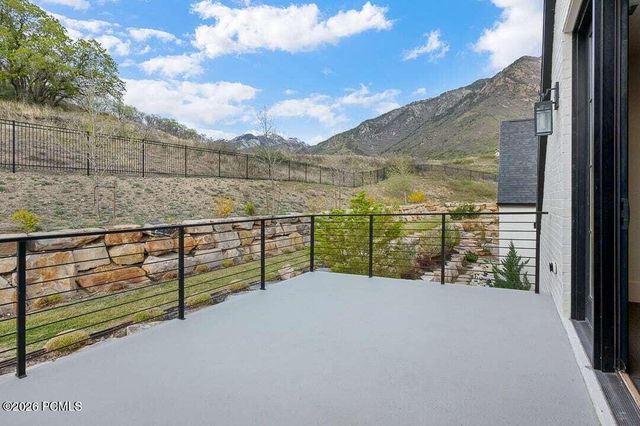 11 Cross Hill Lane, Sandy, UT 84092