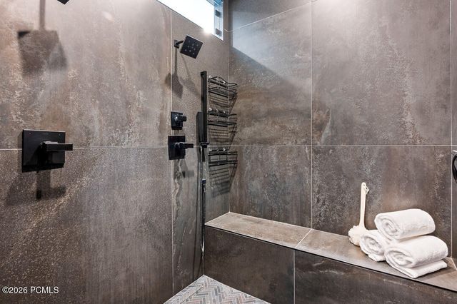 11 Cross Hill Lane, Sandy, UT 84092
