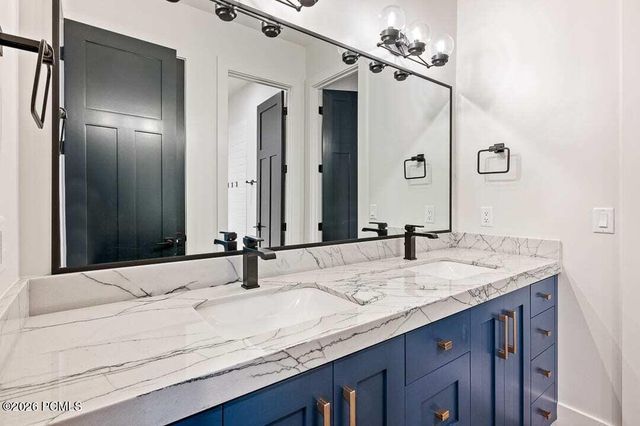 11 Cross Hill Lane, Sandy, UT 84092