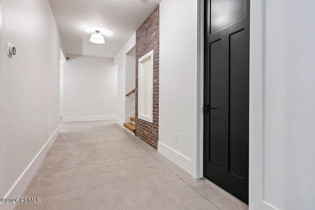 11 Cross Hill Lane, Sandy, UT 84092