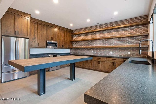 11 Cross Hill Lane, Sandy, UT 84092