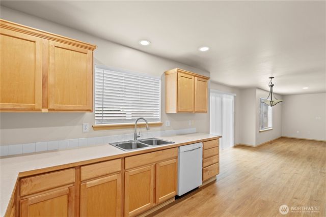 6316 119th St E, Puyallup, WA 98373
