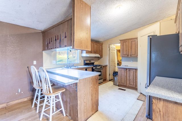 14361 Holiday Way, Bella Vista, CA 96008