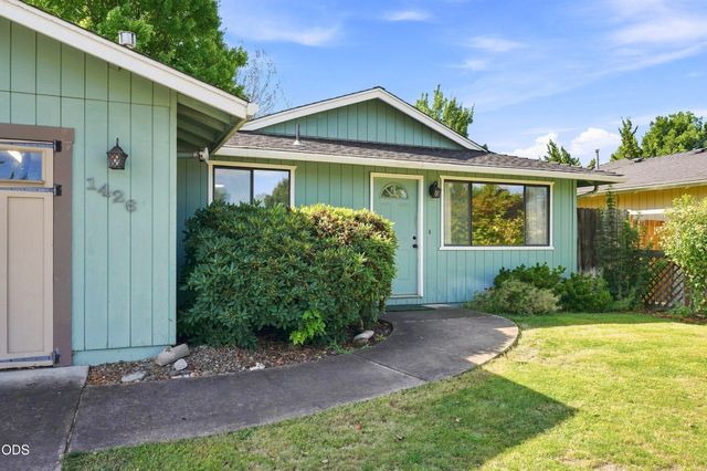 1426 Saint Andrew Way, Medford, OR 97504