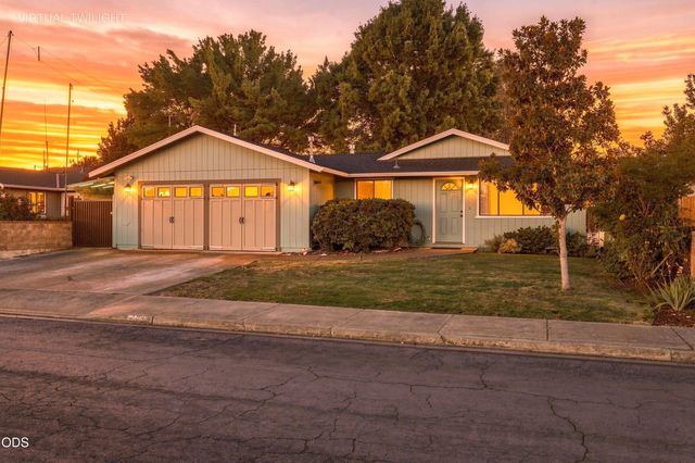 1426 Saint Andrew Way, Medford, OR 97504