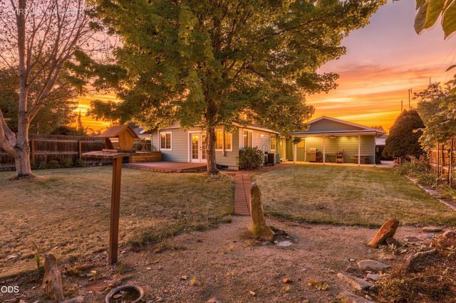 1426 Saint Andrew Way, Medford, OR 97504