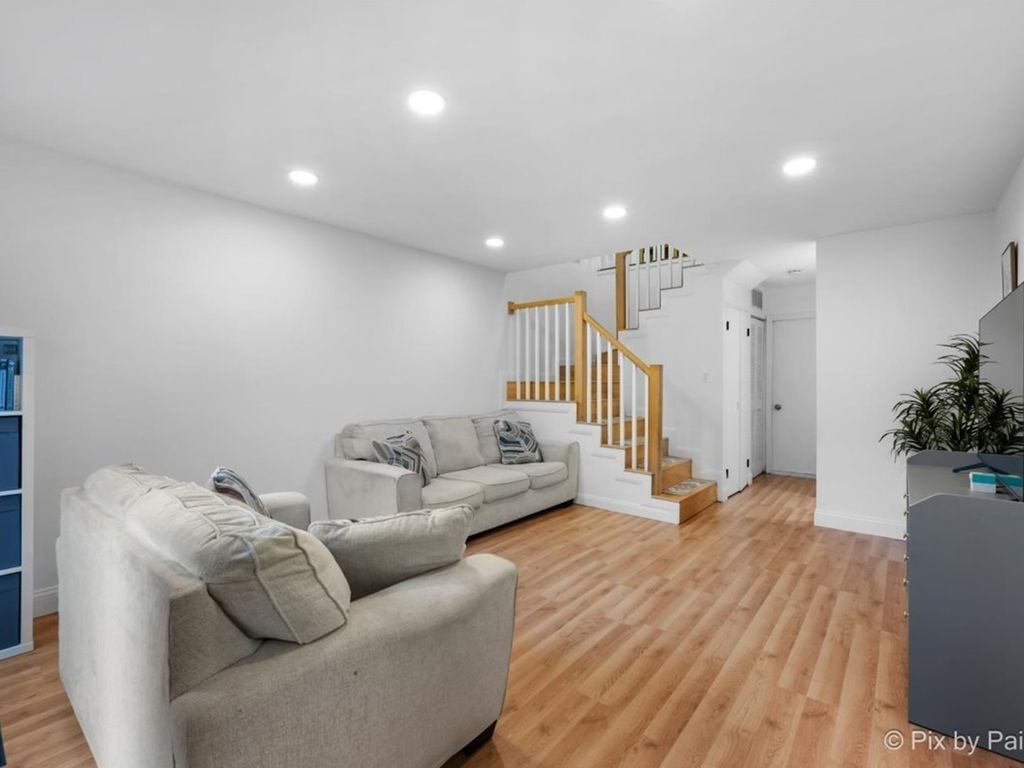 2024 Sudbury Drive, Hoffman Estates, IL 60169 — photo 2