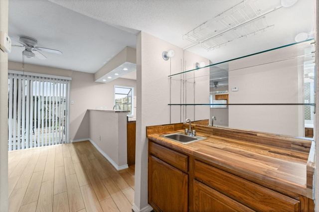 5917 Fairdale Lane 6, Houston, TX 77057