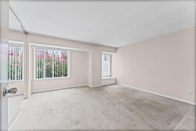5917 Fairdale Lane 6, Houston, TX 77057